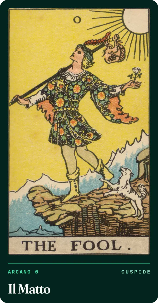 Il Matto, carta dei tarocchi illustrata nel 1909 da Pamela Colman Smith. Una figura giovane cammina sul bordo di un dirupo con il naso all'insù, una rosa bianca in mano e un fagotto sulla spalla; un cane bianco salta ai suoi piedi, sotto un sole su un cielo giallo.